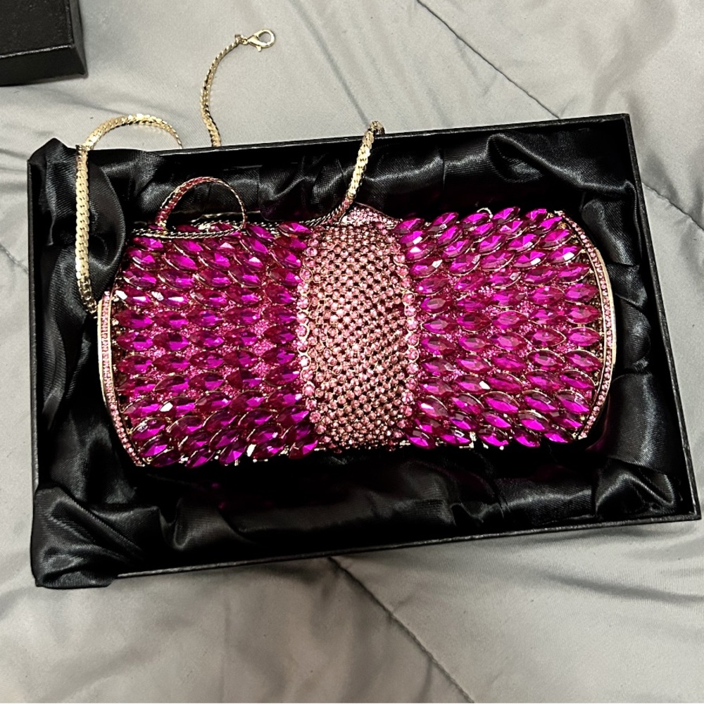 Pink Crystal Cluth